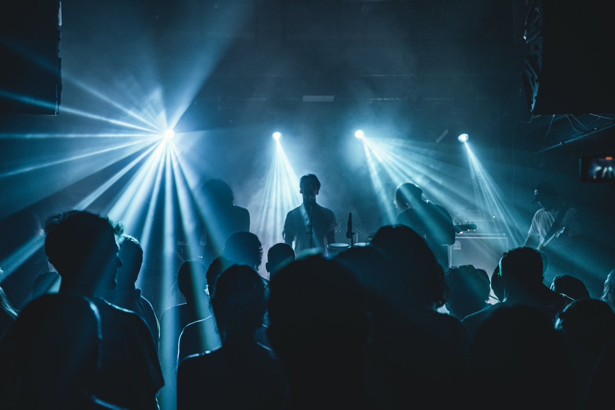 Athens Music Week 2025: &Epsilon;&kappa;&epsilon;ί &pi;&omicron;&upsilon; &chi;&tau;&upsilon;&pi;ά&epsilon;&iota; &omicron; &pi;&alpha;&lambda;&mu;ό&sigmaf; &tau;&eta;&sigmaf; &mu;&omicron;&upsilon;&sigma;&iota;&kappa;ή&sigmaf; &ndash; &Mu;&eta;&nu; &tau;&omicron; &chi;ά&sigma;&epsilon;&iota;&sigmaf;!