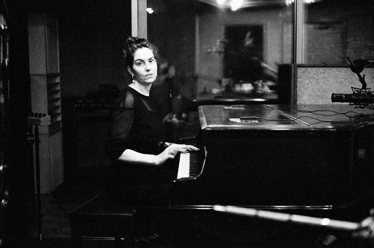 &Eta; Emma Ruth Rundle &epsilon;&pi;&iota;&sigma;&tau;&rho;έ&phi;&epsilon;&iota; &mu;&epsilon; &nu;έ&omicron; ά&lambda;&mu;&pi;&omicron;&upsilon;&mu; &kappa;&alpha;&iota; έ&nu;&alpha; &alpha;&iota;&chi;&mu;&eta;&rho;ό &sigma;&chi;ό&lambda;&iota;&omicron; &gamma;&iota;&alpha; &tau;&eta;&nu; &epsilon;&pi;&omicron;&chi;ή &mu;&alpha;&sigmaf;