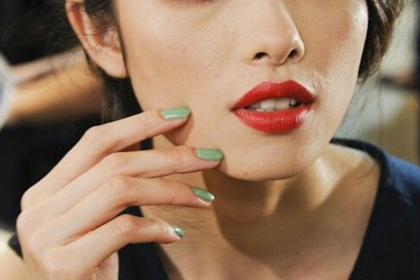 Jaded nails: Το μανικιούρ που μοιάζει με μικρό έργο τέχνης