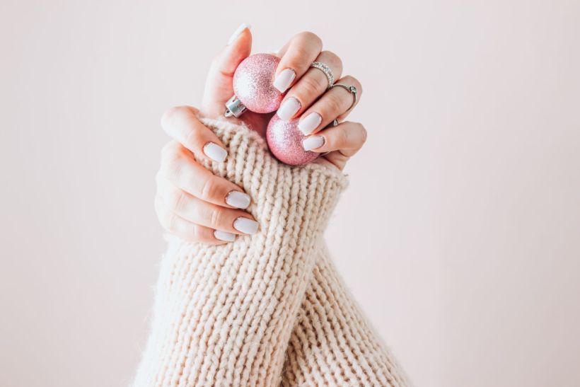 Από τον Νοέμβρη στον Δεκέμβρη: Τα nail trends που σηματοδοτούν επίσημα την έναρξη της γιορτινής σεζόν