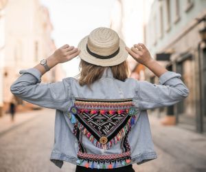 Το Boho Jacket επέστρεψε και τώρα είναι η ιδανική στιγμή για να το φορέσουμε