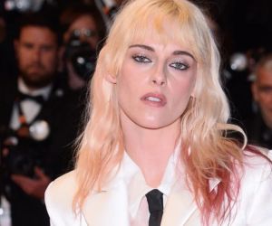 Η Kristen Stewart έβαλε τα σορτς στο κόκκινο χαλί του 78ου Φεστιβάλ Καννών