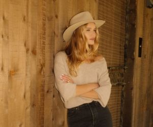 Αν είσαι φαν της Rosie Huntington Whiteley αυτός είναι ο συνδυασμός που πρέπει να τολμήσεις
