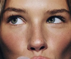 Brontë Blush: Το ρομαντικό ρουζ που σου χαρίζει φυσικό κοκκίνισμα