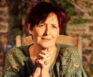 Fiona Shaw: «Μια σχέση έρχεται από τον Θεό και το τυχαίο».