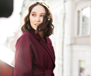 Wine Red: Αυτό είναι το trendy χρώμα για το Φθινόπωρο-Χειμώνα 2025-2026