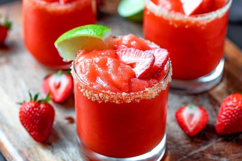 Έτσι θα φτιάξεις το τέλειο Strawberry Prosecco Slushie