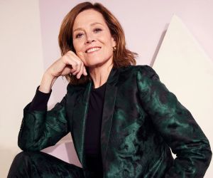 Sigourney Weaver: «Δεν υπάρχει ένας τρόπος να είσαι γυναίκα ή να είσαι ο εαυτός σου. Μπορείς να κάνεις ό,τι θέλεις»