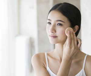 Τα must προϊόντα που πρέπει να περιλαμβάνει η skincare ρουτίνα σου αν είσαι αρχάρια