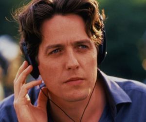 Hugh Grant: «Δεν μπορώ να βάλω το χέρι μου στην καρδιά και να πω ότι το να είσαι σε σχέση είναι μια φυσική κατάσταση για έναν άνθρωπο»