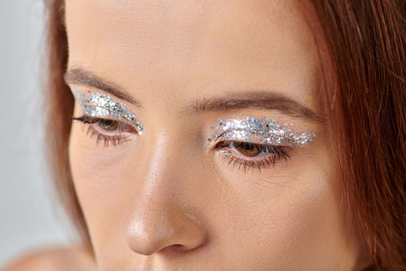 glitter frost eyes: 5 σκιές για να πετύχεις το απόλυτο χειμωνιάτικο trend