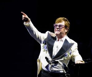 Elton John: «Με ενδιέφερε μόνο η καλλιτεχνική πλευρά της ζωής»