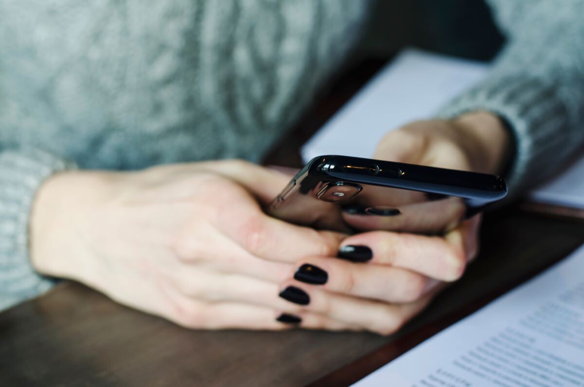 Digital self-care: Πώς έμαθα να χρησιμοποιώ την τεχνολογία, χωρίς να με εξαντλεί.