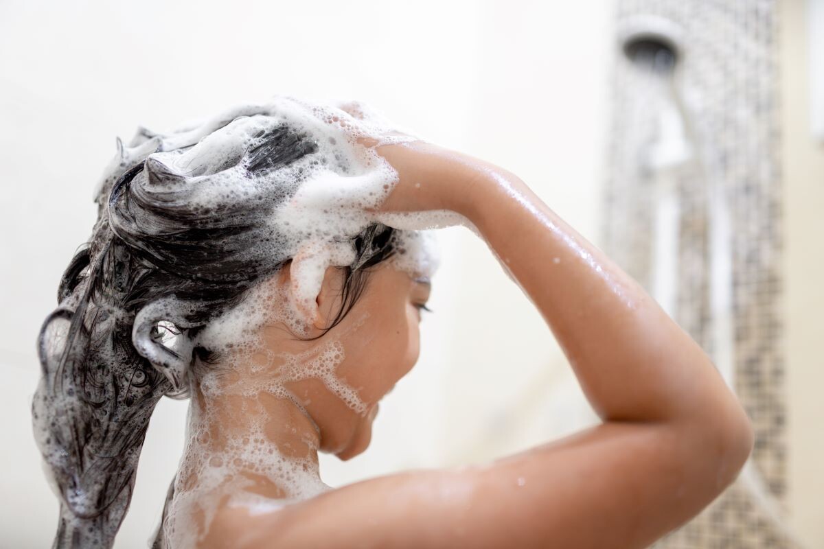 Hair reset: οι συνήθειες που σταμάτησαν τις φθορές στα μαλλιά μου