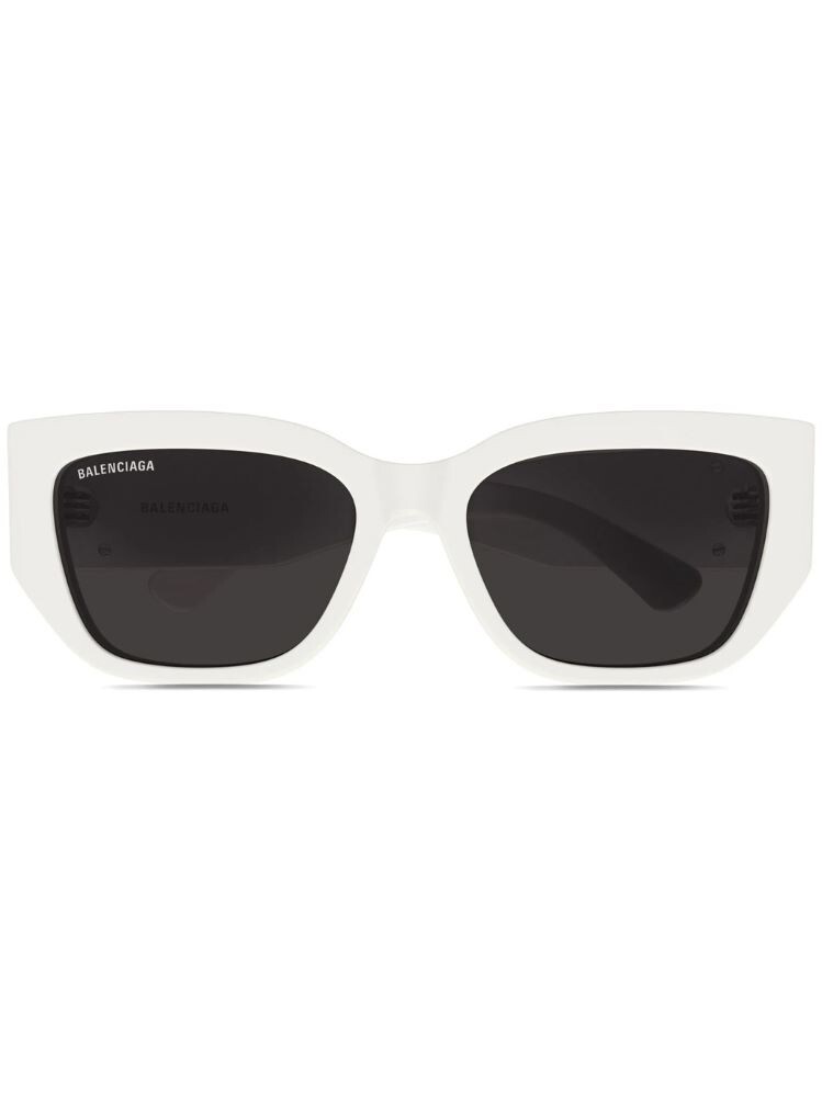 white accessories summer 26
