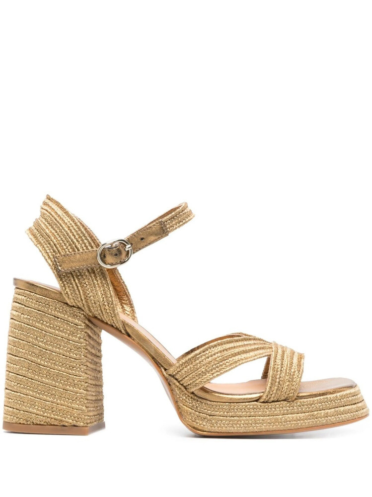 what ot wear to a summer wedding
