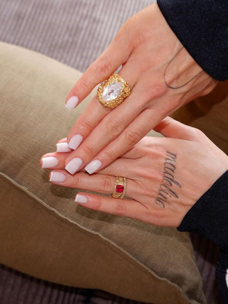 NUDE NAILS TREND
