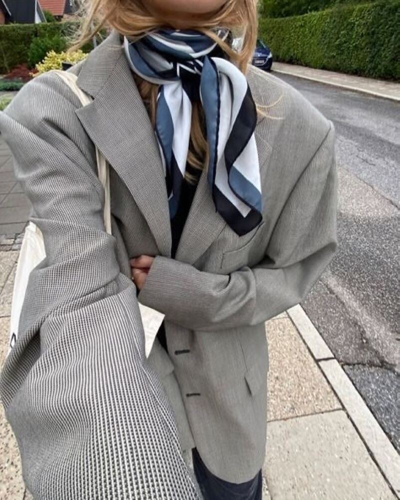 SILK SCARF AND HOW TO WEAR IT