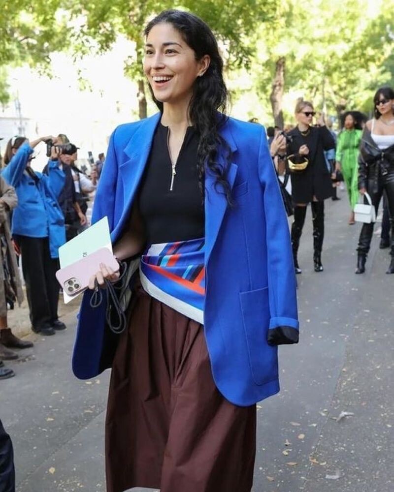 SILK SCARF AND HOW TO WEAR IT