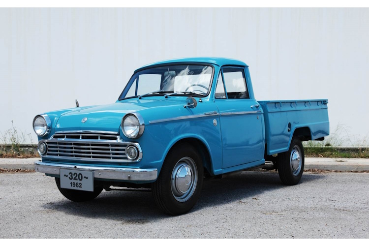 6 Datsun Pickup 320