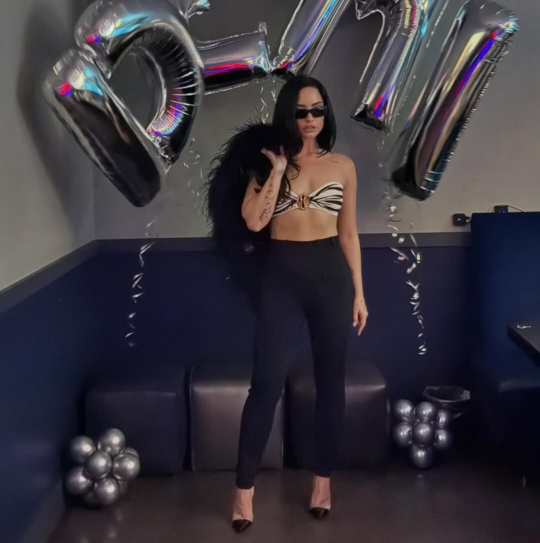 Demi Lovato: «Οι ουλές είναι σαν πληγές μάχης – δείχνουν τι έχεις περάσει και πόσο δυνατός έχεις γίνει»