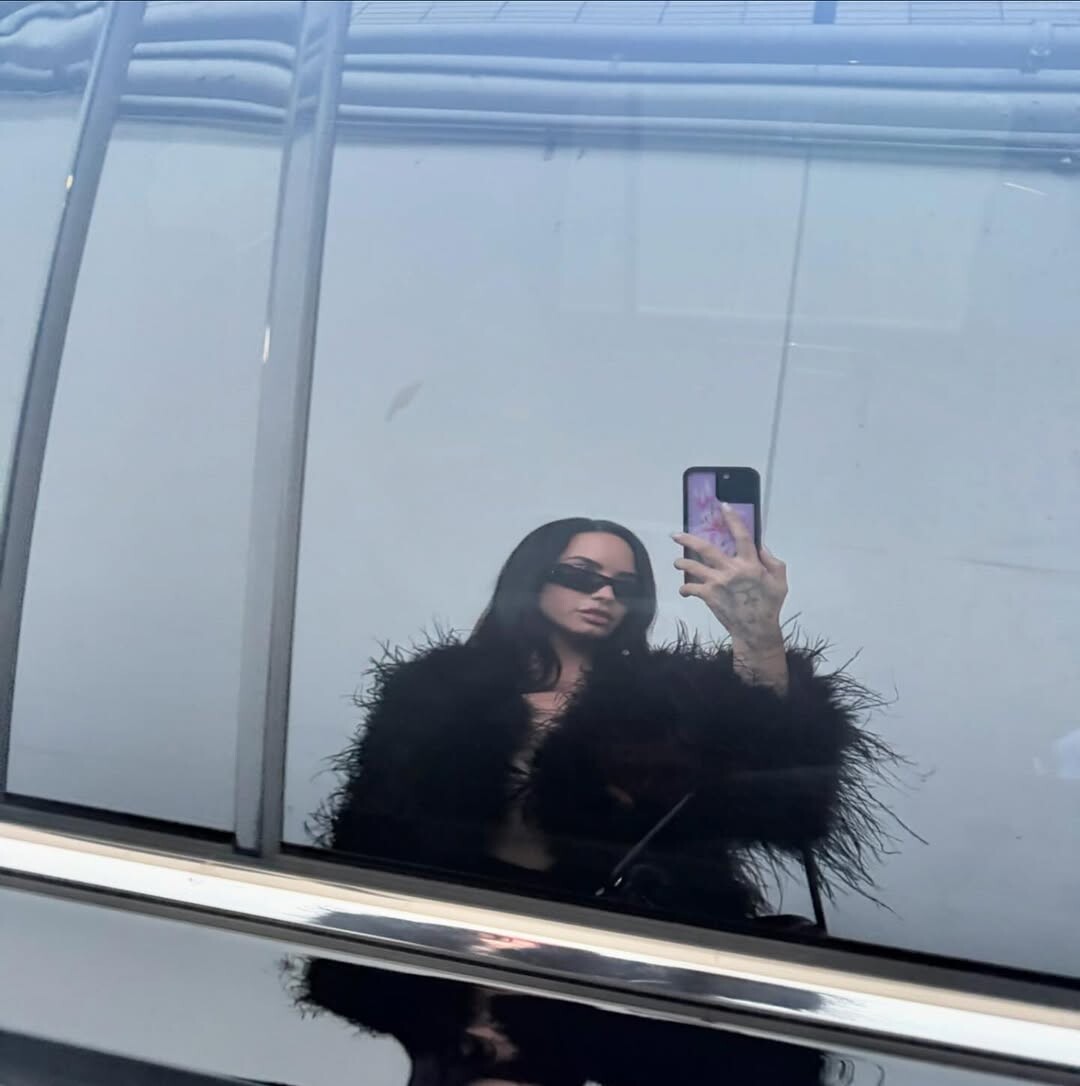 Demi Lovato: «Οι ουλές είναι σαν πληγές μάχης – δείχνουν τι έχεις περάσει και πόσο δυνατός έχεις γίνει»