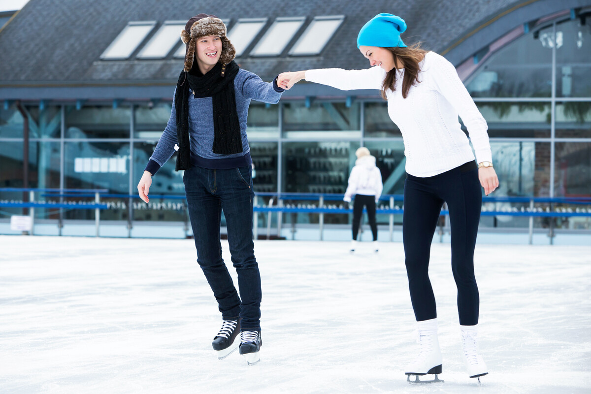 Ice Skating: Πώς μετέτρεψα την πιο κλισέ χριστουγεννιάτικη βόλτα στο απόλυτο workout του Δεκεμβρίου (και πώς θα το κάνεις κι εσύ)
