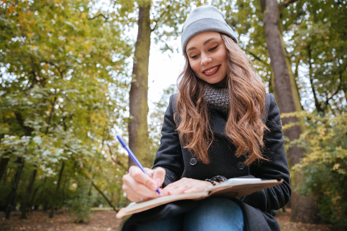Manifestation Journaling: Η Πανσέληνος στους Διδύμους απόψε σου ζητάει να πάρεις χαρτί και στυλό – δες τι να ζητήσεις σύμφωνα με το ζώδιό σου