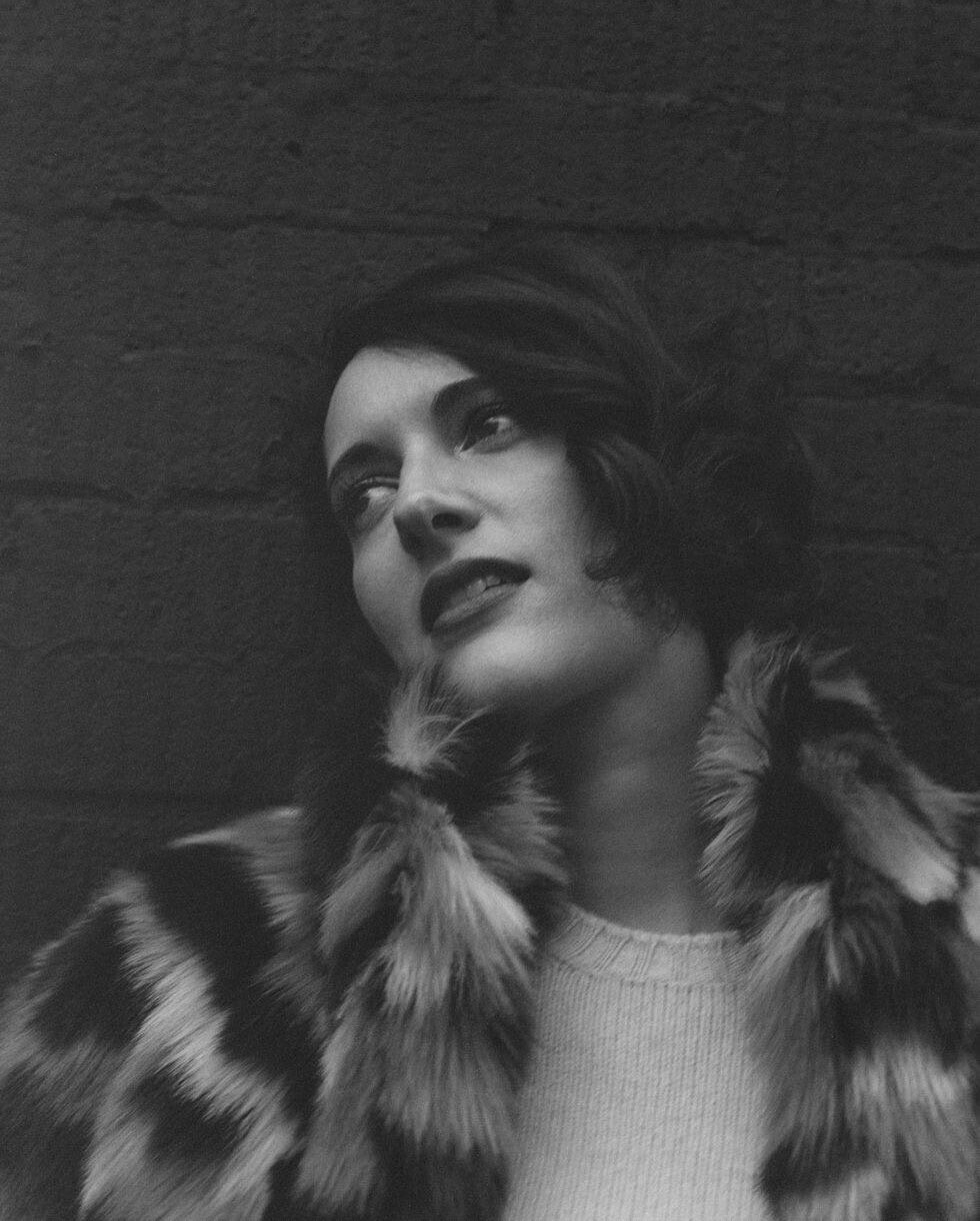 Phoebe Waller-Bridge: Νιώθω απελευθερωμένη όταν βρίσκομαι γύρω από γυναίκες που είναι απελευθερωμένες.