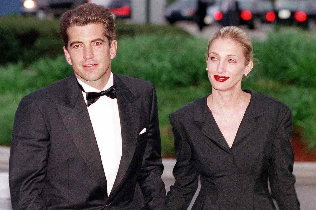 Η κοσμική ιστορία αγάπης του John F. Kennedy Jr. & της Carolyn Bessette: Όταν τα άστρα ερμηνεύουν την αιώνια έλξη