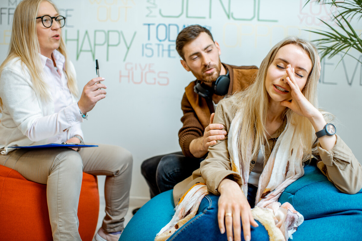 Μήπως πάσχεις κι εσύ από Happiness Burnout; Πώς η εμμονή με την ευτυχία με έκανε δυστυχισμένη (και πώς βρήκα ξανά την ισορροπία)