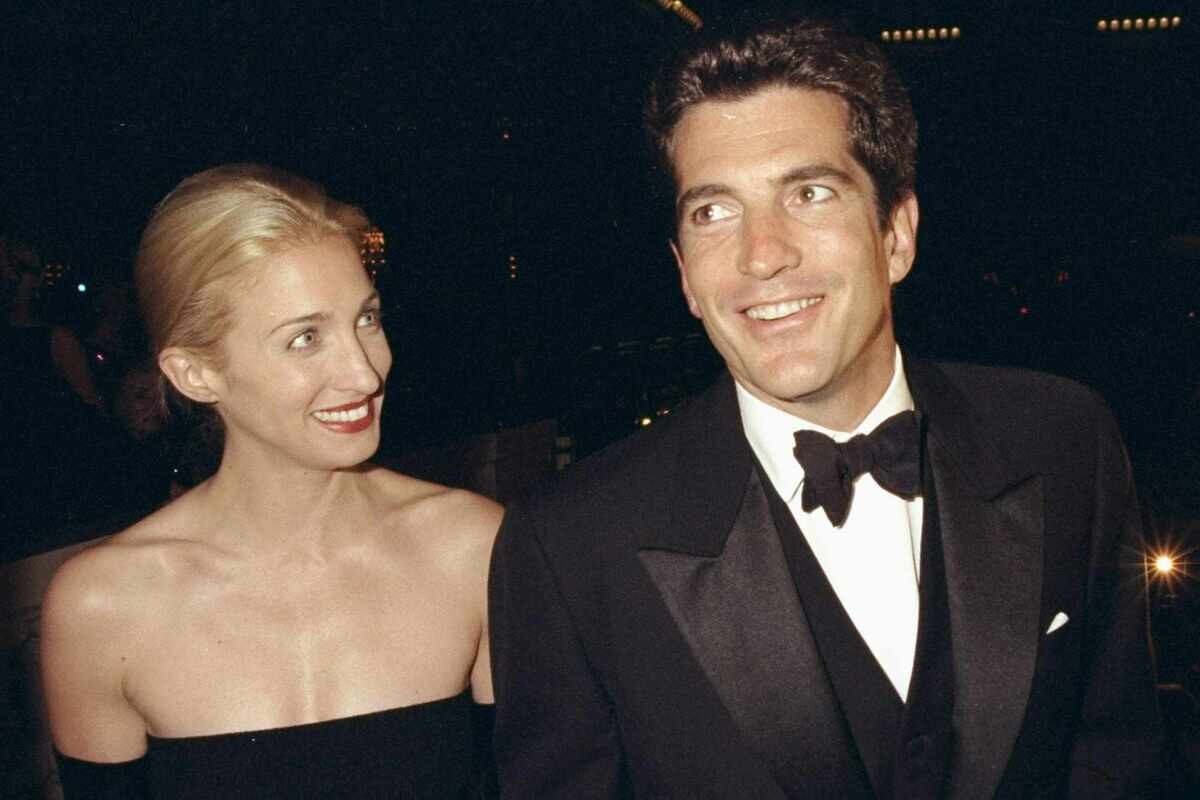 Η κοσμική ιστορία αγάπης του John F. Kennedy Jr. & της Carolyn Bessette: Όταν τα άστρα ερμηνεύουν την αιώνια έλξη