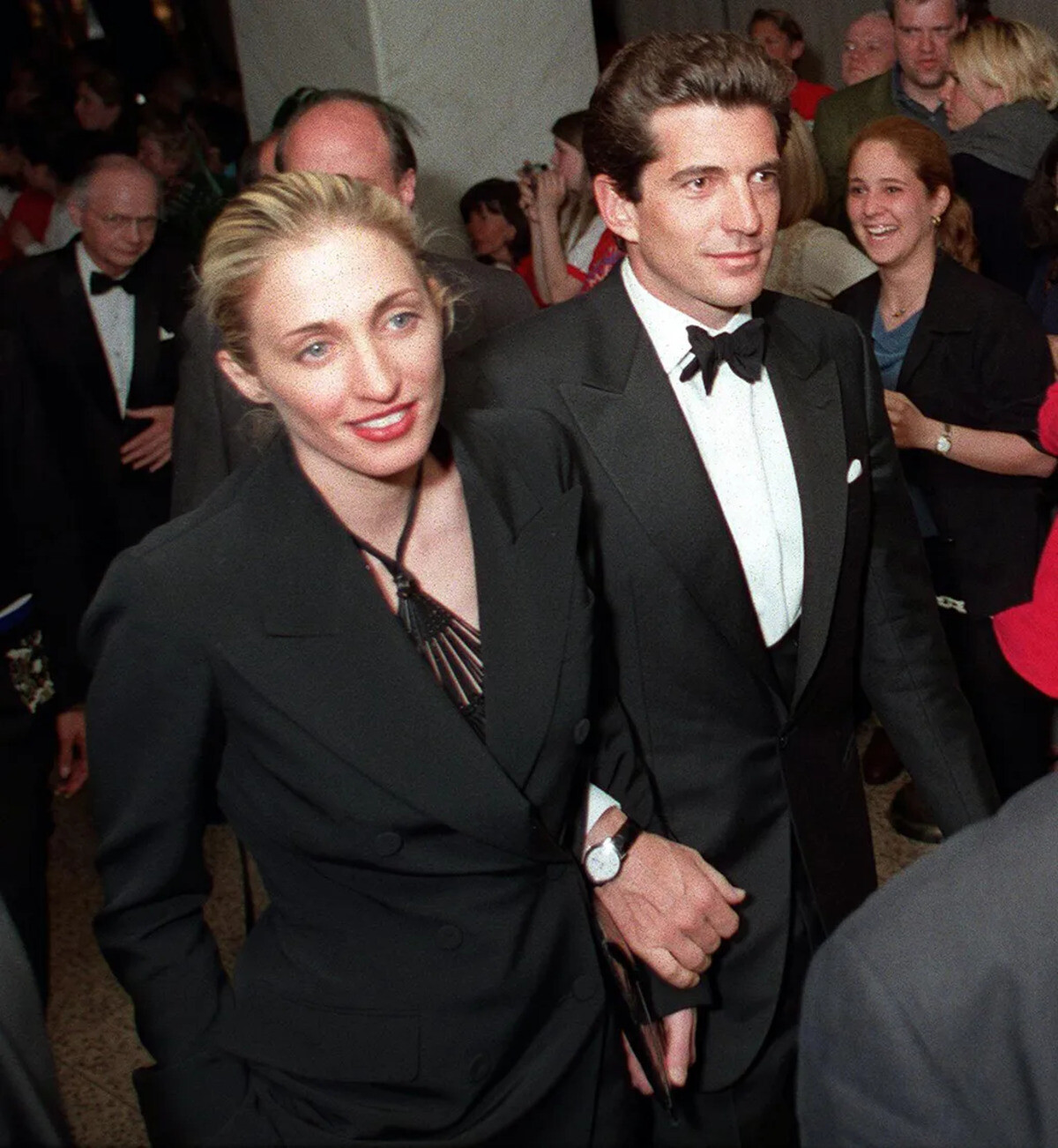 Η κοσμική ιστορία αγάπης του John F. Kennedy Jr. & της Carolyn Bessette: Όταν τα άστρα ερμηνεύουν την αιώνια έλξη