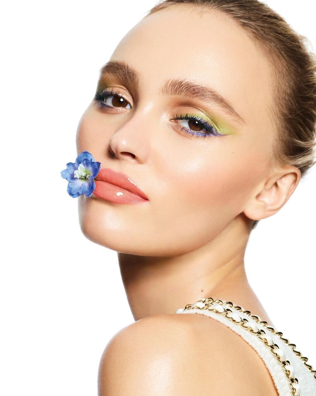 Lily-Rose Depp: «Μόλις αρχίσεις να αφήνεις τους ανθρώπους να κοιτάζουν τη ζωή σου, τότε θέλουν όλο και περισσότερο»