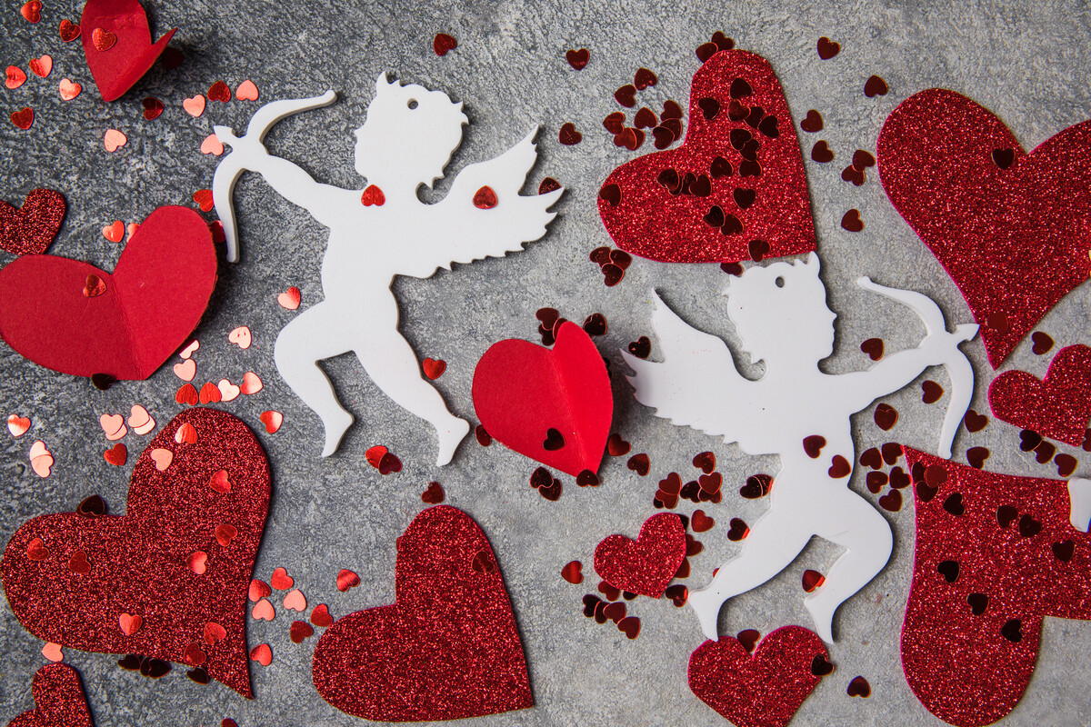 Valentine’s vs Anti-Valentine’s Day: Ο έρωτας στο ντιβάνι – Τι αποκαλύπτει η στάση σου για την Ημέρα του Αγίου Βαλεντίνου για το ψυχολογικό προφίλ σου;
