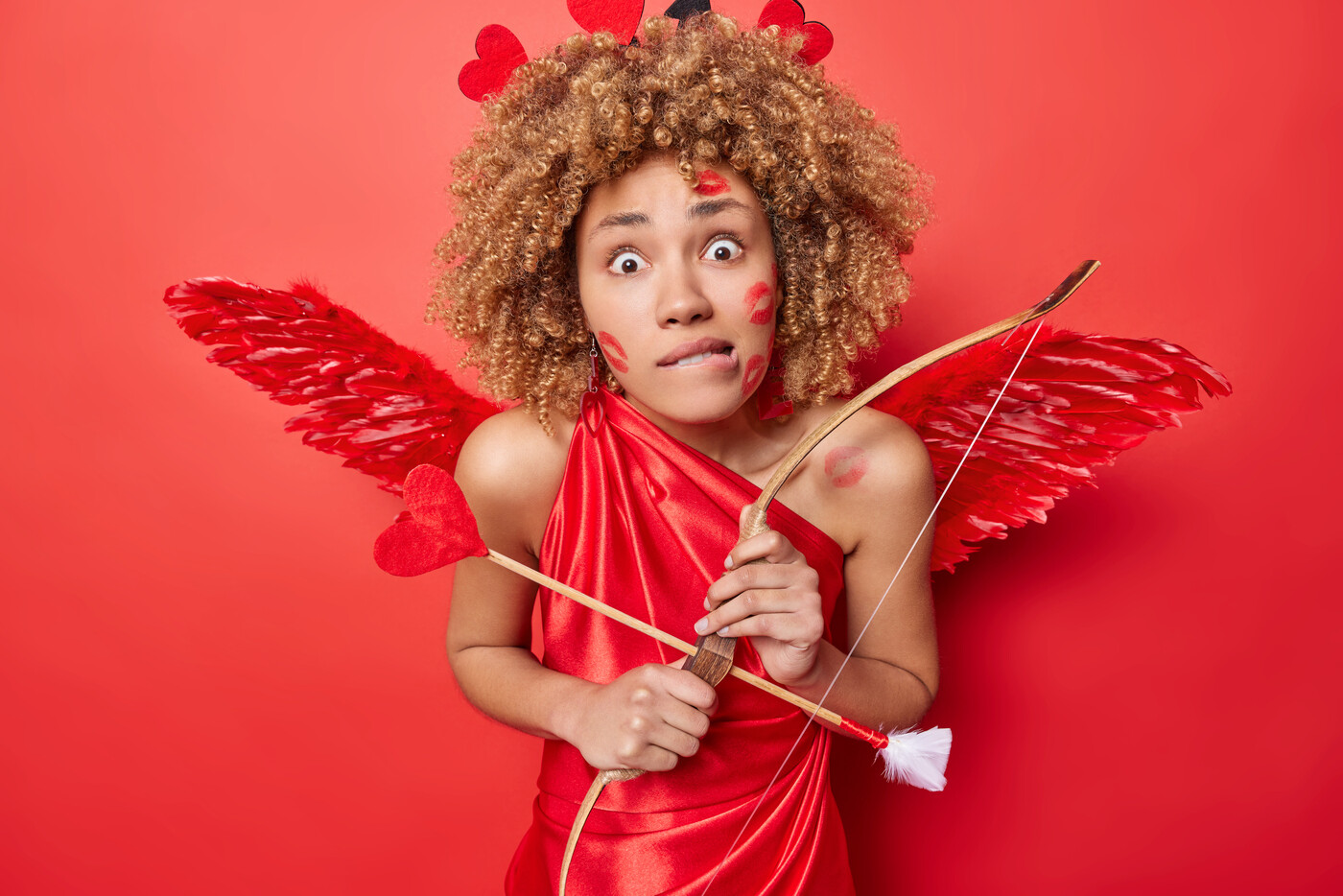 Valentine’s vs Anti-Valentine’s Day: Ο έρωτας στο ντιβάνι – Τι αποκαλύπτει η στάση σου για την Ημέρα του Αγίου Βαλεντίνου για το ψυχολογικό προφίλ σου;