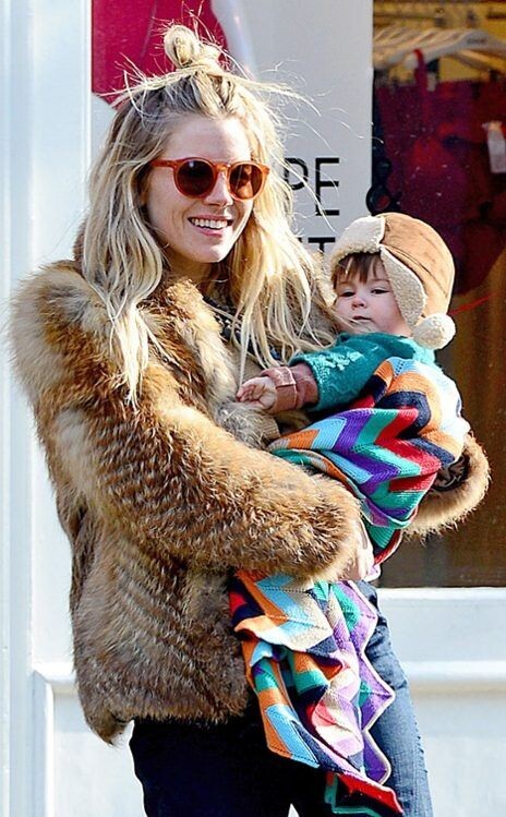 Η Sienna Miller έγινε μητέρα για τρίτη φορά – όσα αποκάλυψε για το νέο της μωρό