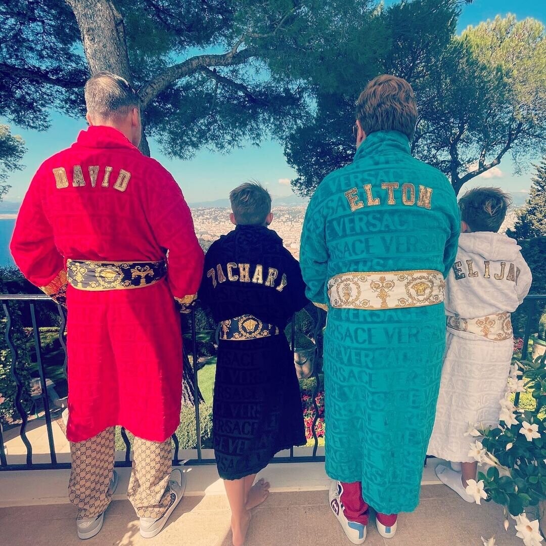 elton-john-versace-robe