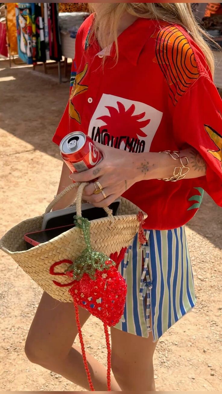 Beachwear 2025: O καλοκαιρινός οδηγός που σε βάζει μέσα στο πιο δροσερό κλίμα 