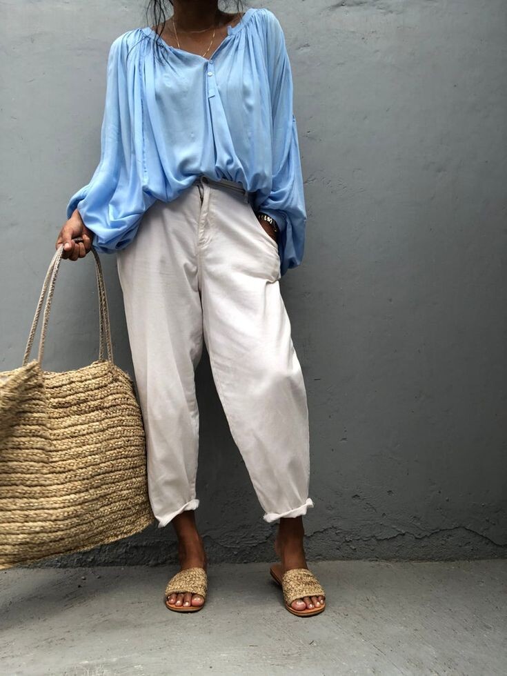 Το raffia είναι το απόλυτο summer staple - και αυτοί είναι οι καλύτεροι τρόποι για να το φορέσεις