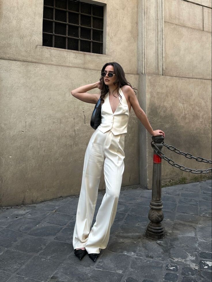 Τotal look: Γιλέκο με παντελόνι στο ίδιο ύφασμα