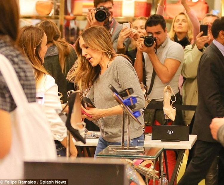 323B09B500000578-3494248-The_wife_of_Matthew_Broderick_wore_her_light_brown_hair_loose_wi-m-89_1458086214025.jpg