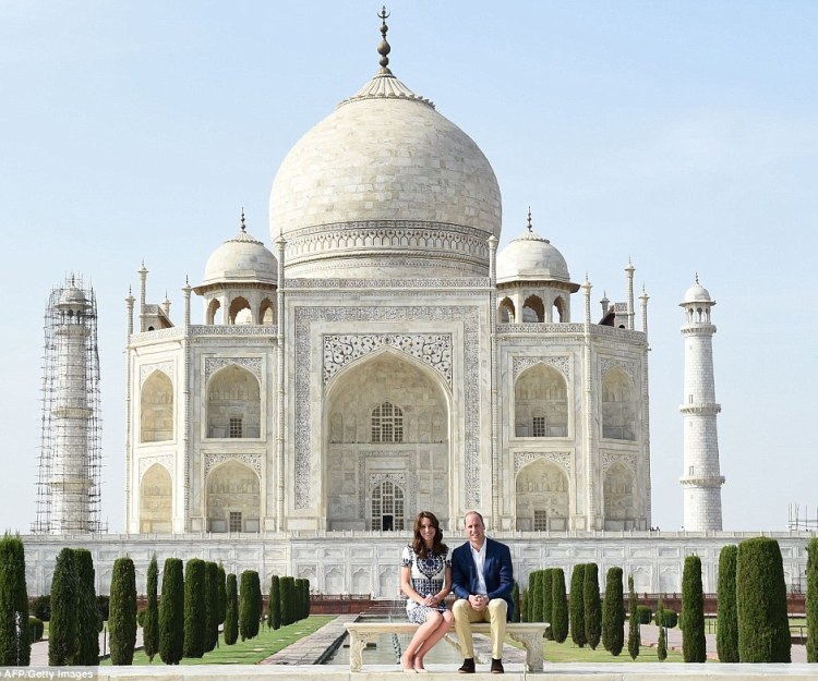 333C079A00000578-3543048-Prince_William_sat_down_with_his_wife_the_Duchess_of_Cambridge_o-m-138_1460805167931.jpg