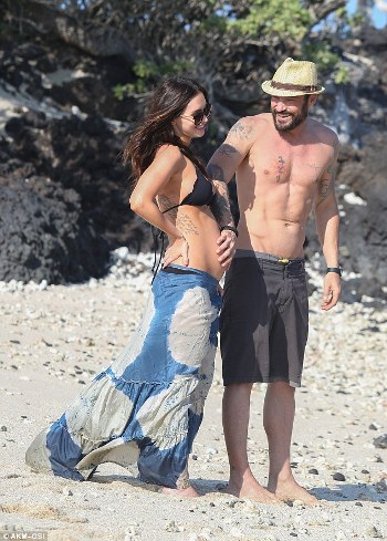 338283F700000578-3561050-Staying_together_Megan_Fox_and_Brian_Austin_Green_are_said_to_be-m-61_1461747303934.jpg