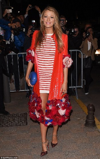 3419B39D00000578-0-Pregnant_Blake_Lively_put_on_another_striking_sartorial_display_-m-312_1463091270587_0d103.jpg