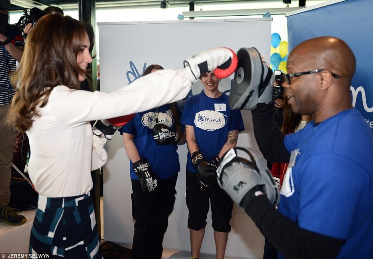 343C8C5900000578-3592450-Kate_couldn_t_wait_to_get_the_gloves_on_and_had_a_wicked_punch_a-a-233_1463409985429_c35c9.jpg