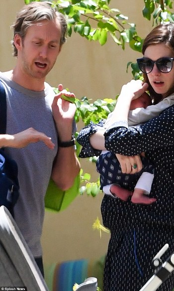 anne_hathaway_son_2_9629b.jpg