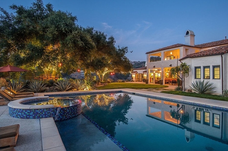 jlo_new_home_3.jpg