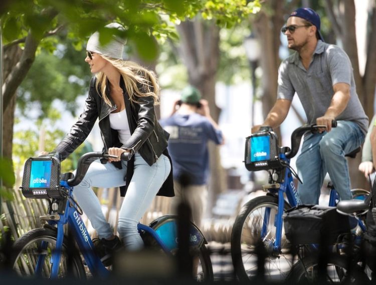 leonardo-dicaprio-mystery-woman-2-155e7db4-488c-43fe-af02-d6520981f096_18f90.jpg
