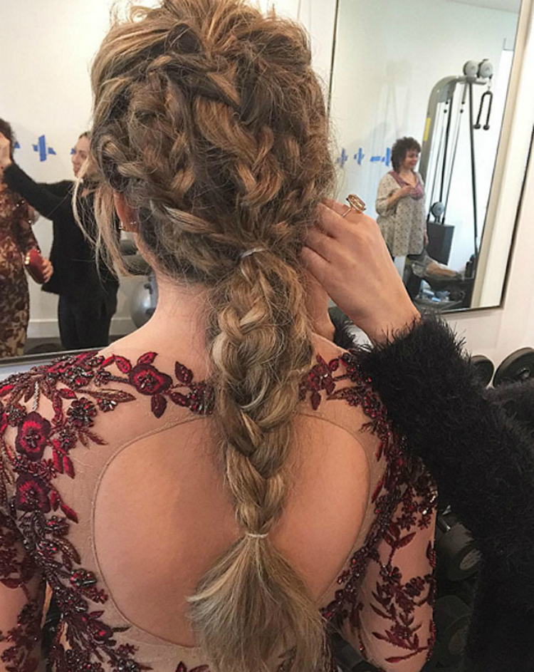 chrissy-teigen-oscars-hair-2016-01.jpg